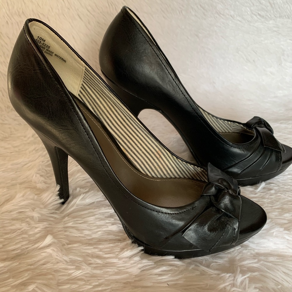 NWOT Super Sexy Peep Toe